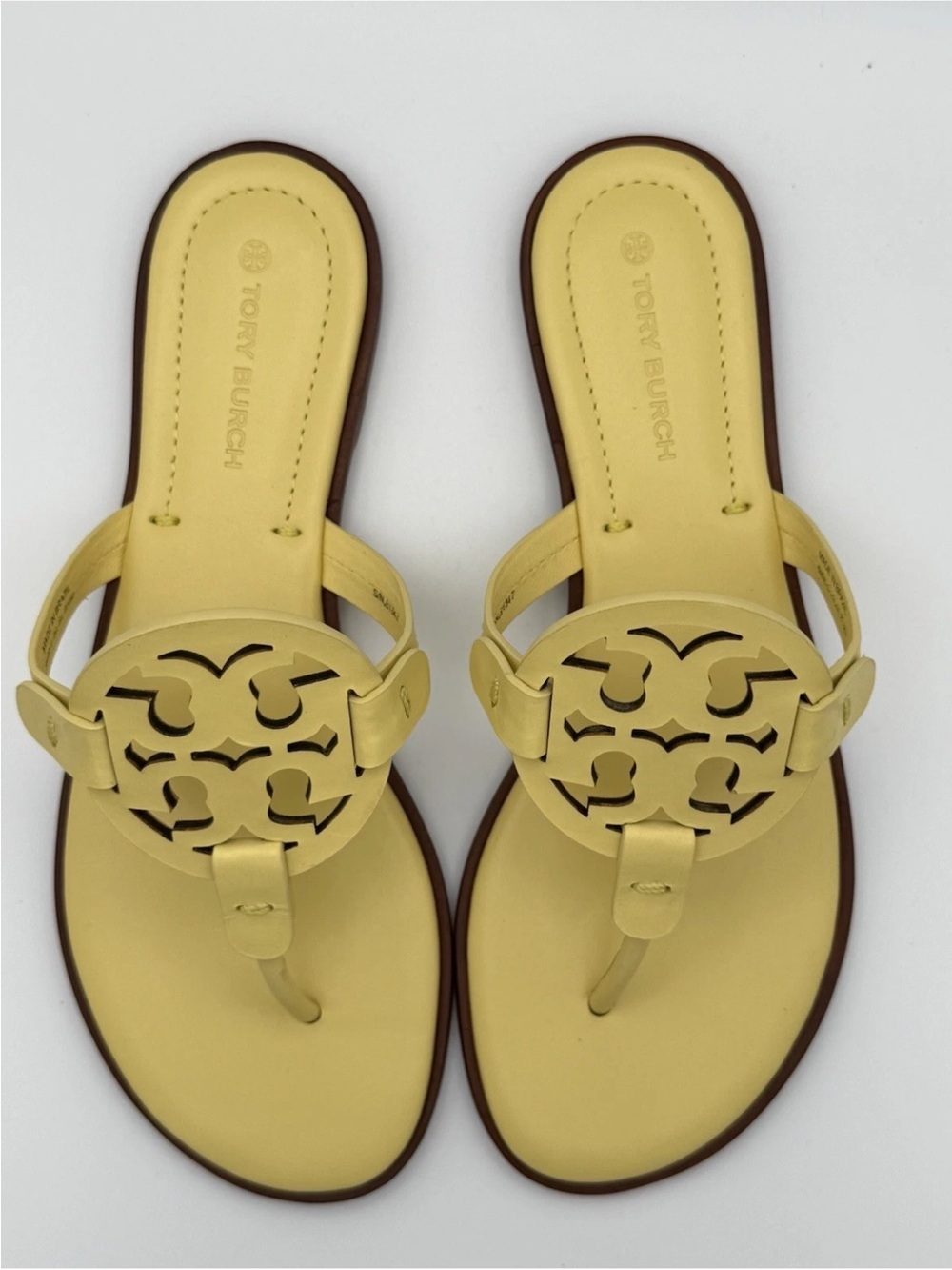 Tory Burch Pale Yellow Miller Logo Thong Sandals - Picture 5 of 7